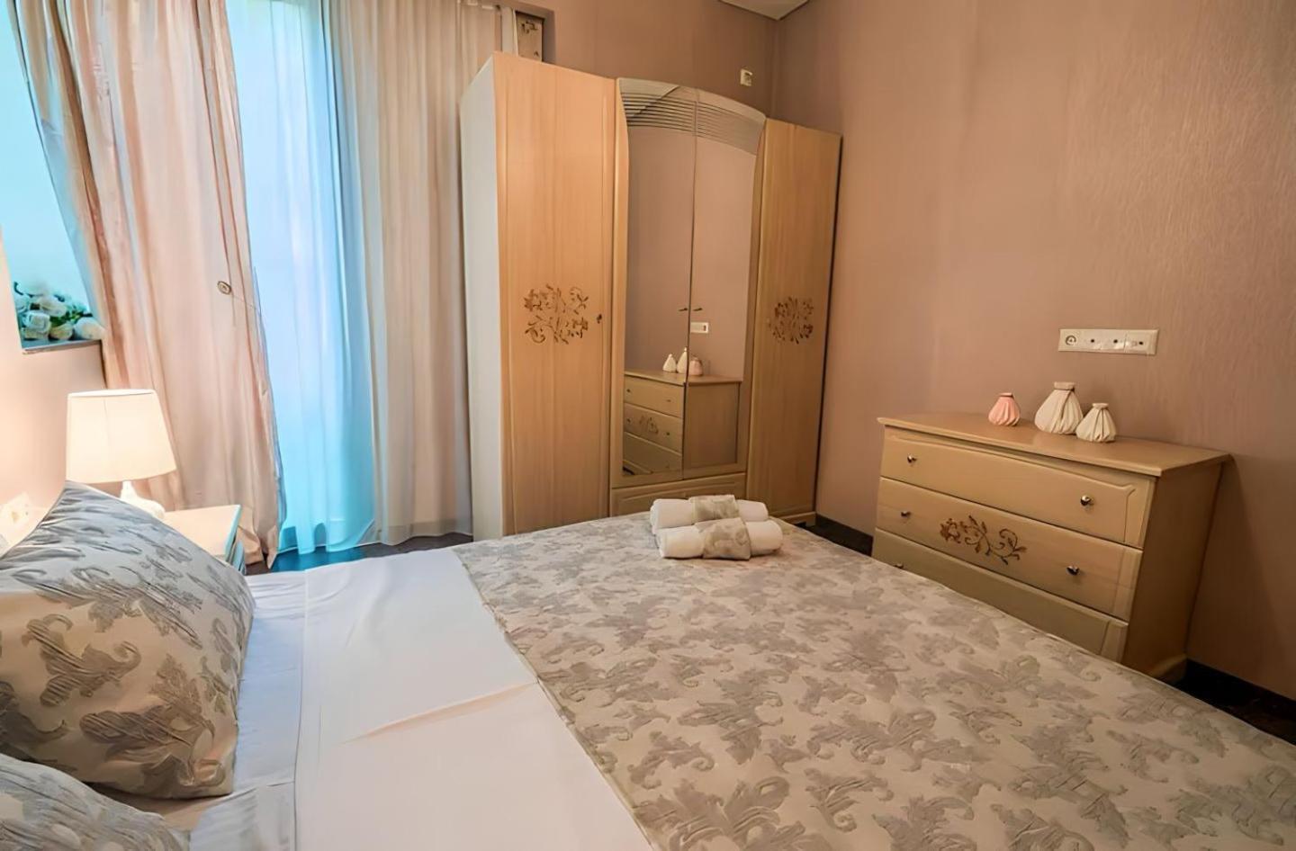 Appartamento Cabernet Corner Tbilisi Esterno foto
