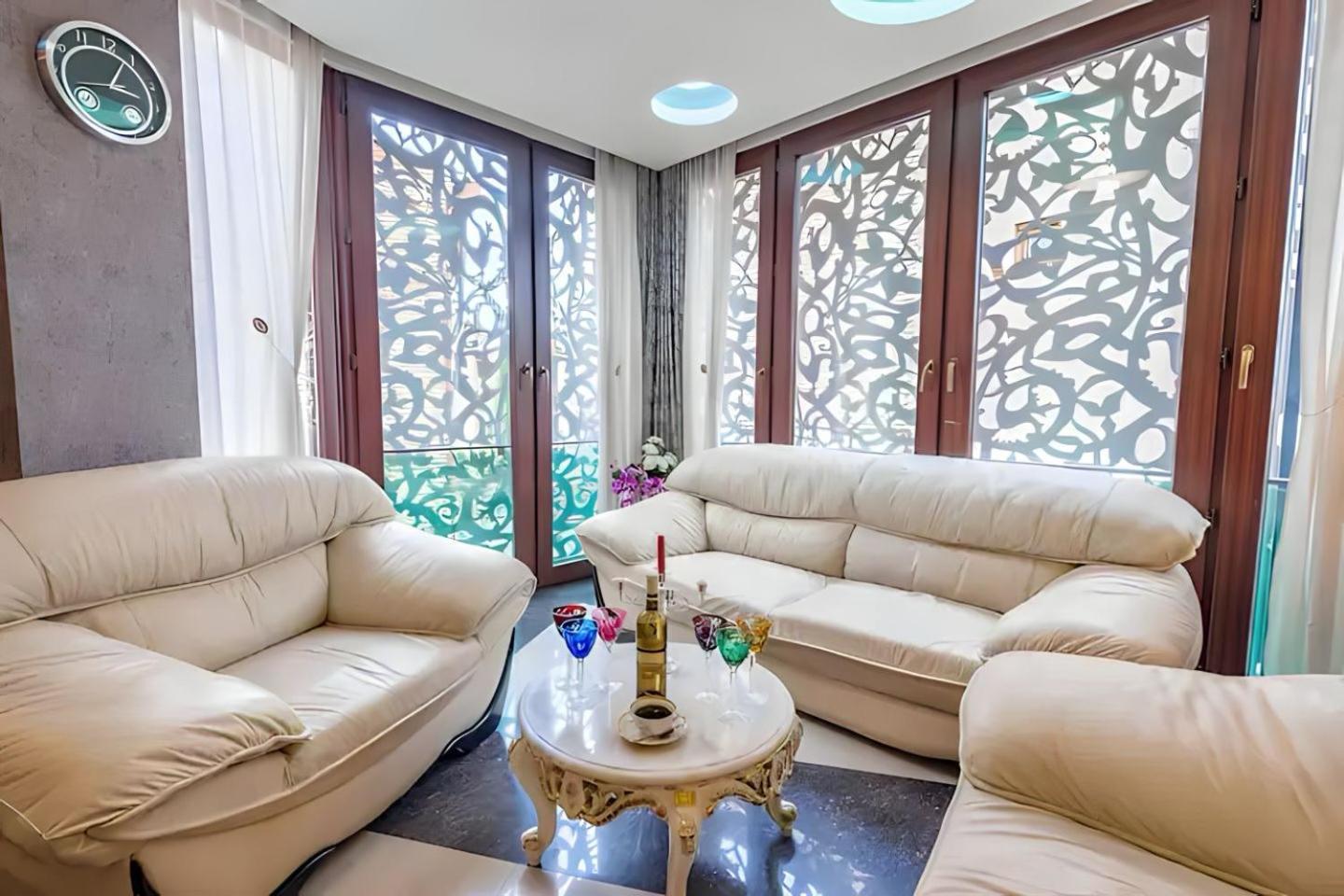 Appartamento Cabernet Corner Tbilisi Esterno foto