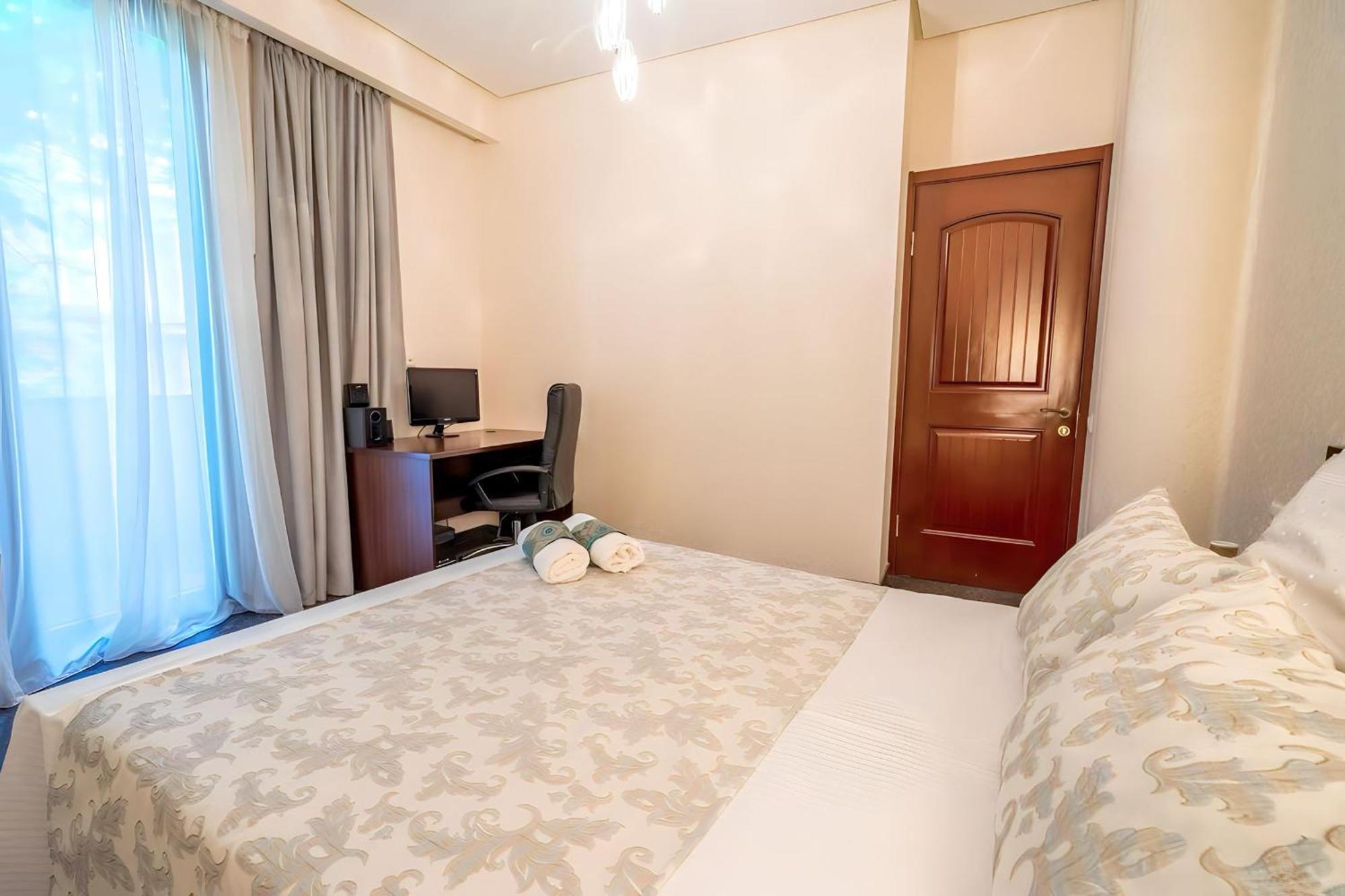 Appartamento Cabernet Corner Tbilisi Esterno foto